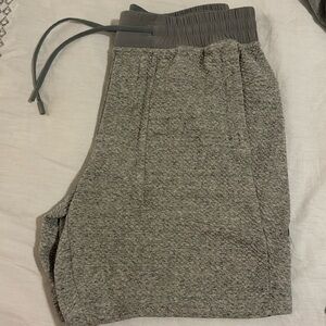 Men’s Lululemon 5 inch shorts
